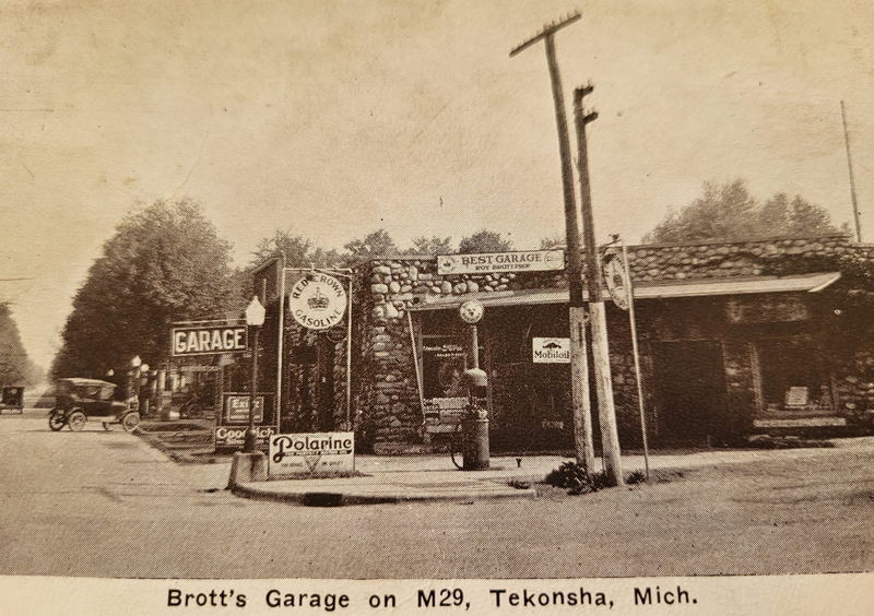Brotts Garage (Sunoco, Amoco) - Historical Photo (newer photo)
